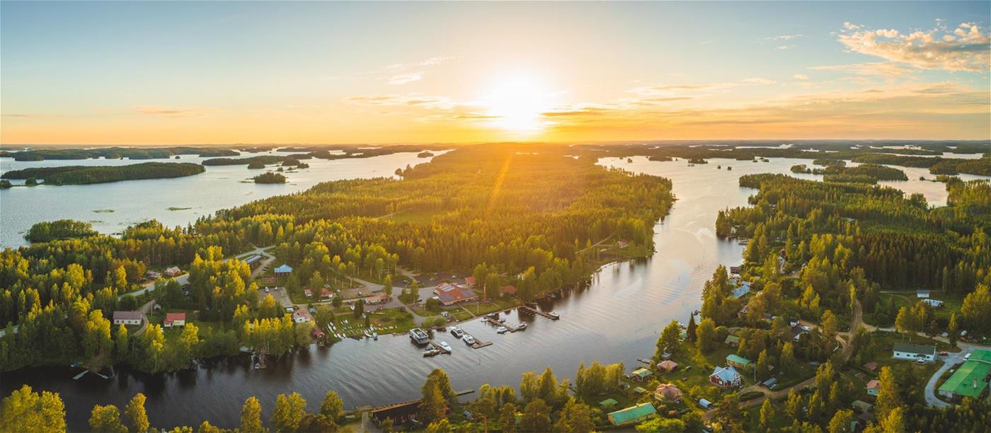 We are in the middle of Saimaa, the largest lake district in Europe. The idyllic village Oravi is located in between the National Parks Linnansaari and Kolovesi. 